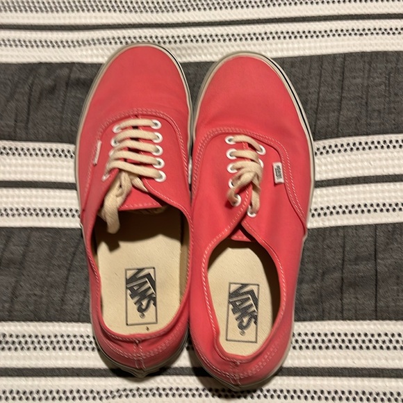 Vans - Picture 2 of 6